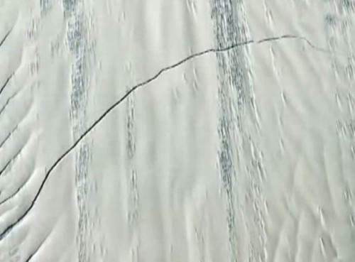 NASA a descoperit fisuri uriaşe în gheaţa Antarcticii