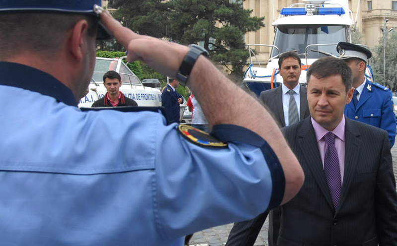 Cum se fac promovările în funcţii ale poliţiştilor în „epoca portocalie”
