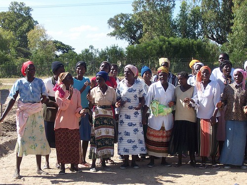 Turiştii străini, vânaţi de femeile din Zimbabwe pentru sperma lor