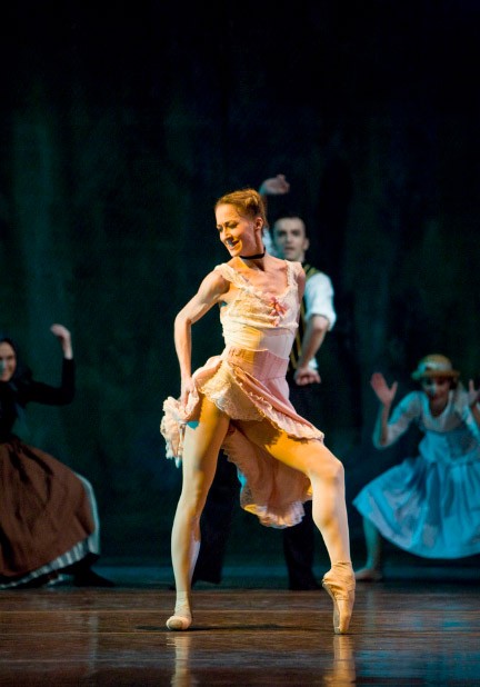 „Domnişoara Iulia” a început să danseze