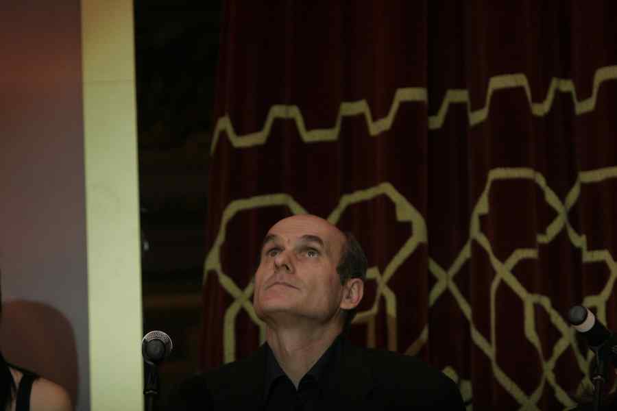 La ce comenzi răspunde CT Popescu?