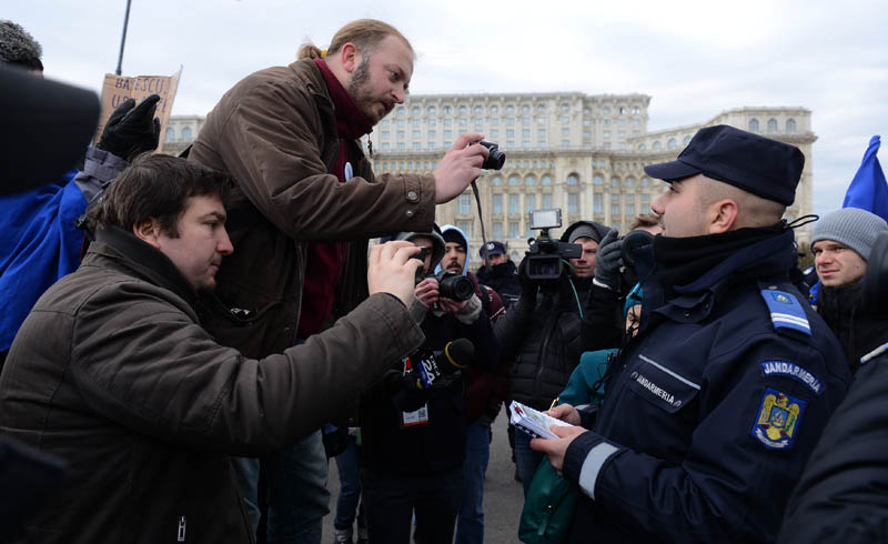Protest în fața Parlamentului pentru a bloca noua lege cu dedicaţie pentru Roşia Montană