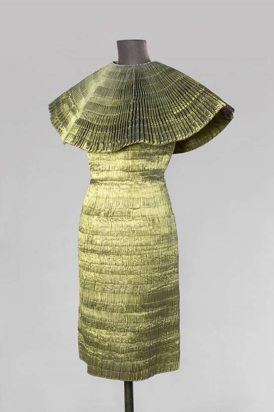 Minimalismul a trecut, revine flower power