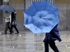 Cod galben de ceaţă şi vânt în trei judeţe