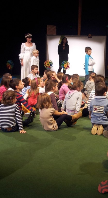 Invitaţie în lumea Thaliei