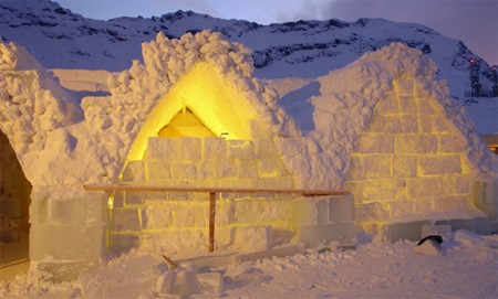 Sute de turişti britanici au făcut rezervări la Hotelul de Gheaţă de la Bâlea Lac