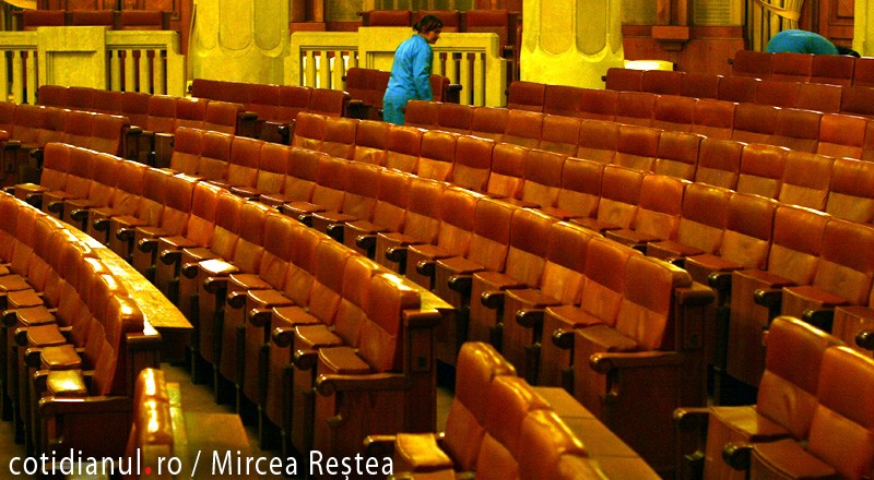 IPP: Doar 9 parlamentari au fost prezenţi la toate şedinţele Legislativului în sesiunea septembrie-decembrie 2009