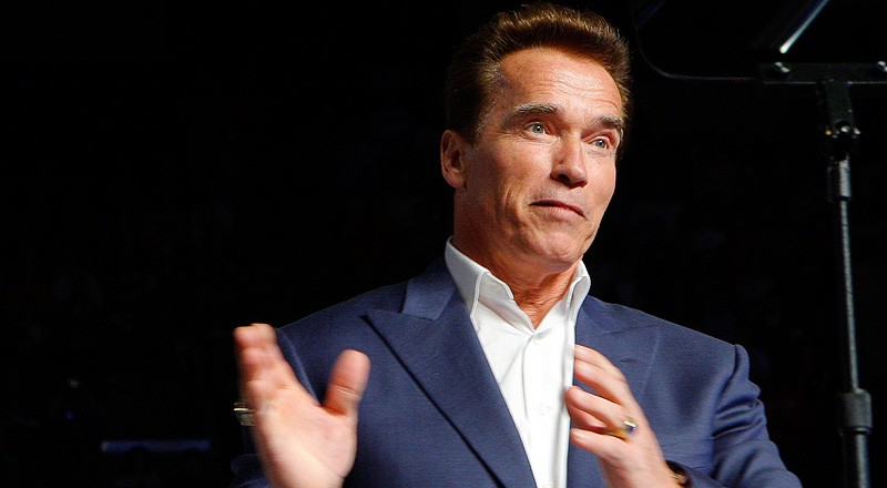 Schwarzenegger vrea să trimită puşcăriaşii în Mexic ca să facă economie