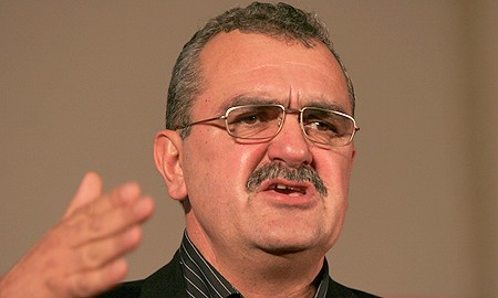 Mitrea: Geoană, dacă e atacat energetic, să părăsească preşedinţia PSD şi a Senatului