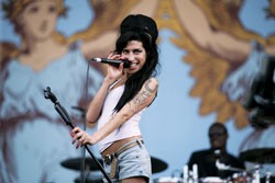 Amy Winehouse a scăpat de închisoare