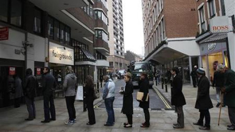 Coadă la bancomat la Londra