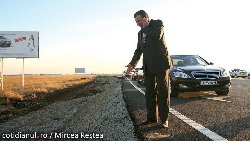 Şoferul Radu Berceanu: „Mi se rupe sufletul când văd pe ce drumuri merg cu maşina. Mi-au şi zgâriat-o cu cheia”