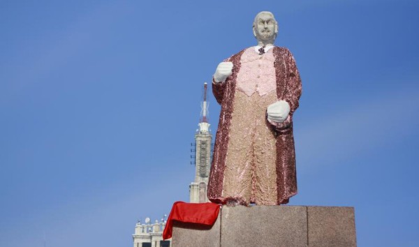 Lenin prinde viaţă în Piaţa Presei Libere