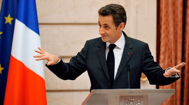 Sarkozy spune că burka nu este binevenită în Franţa