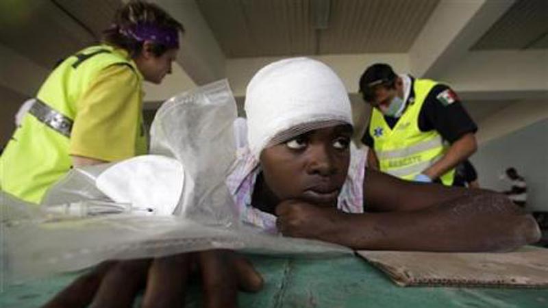 O haitiană în vârstă de 70 de ani a fost scoasă de sub dărâmături cântând