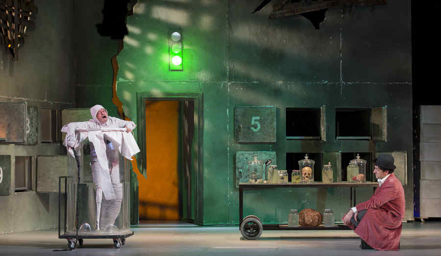 Gogol reinterpretat la Teatrul de Comedie