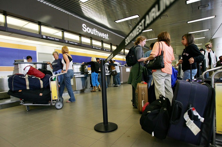 Aeroporturile din Amsterdam şi Roterdam, închise până după-amiază