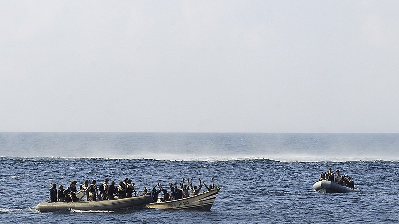 Piraţii somalezi ameninţă cu moartea un marinar român