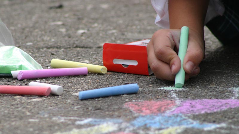 Dosar penal pentru o educatoare din Popeşti – Leordeni care ar fi agresat copiii