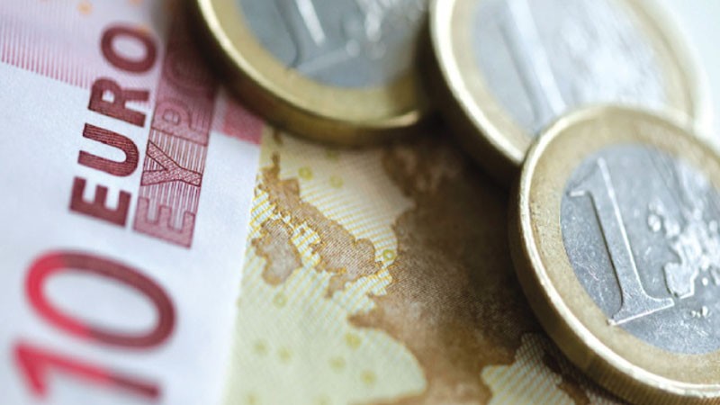 Euro se apropie de 4,18 lei. Curs BNR: 4,1792 lei/euro