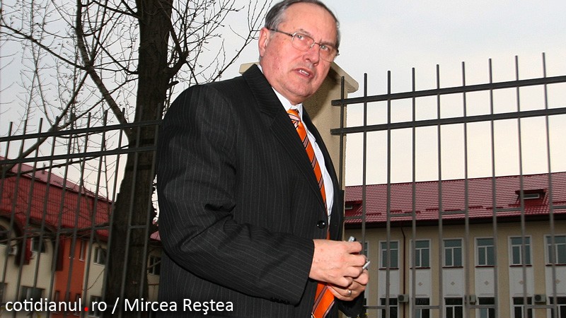 Doi deputaţi PDL au anunţat, în şedinţa de grup, că se vor abţine la moţiune