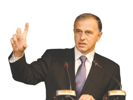 Geoană respinge ideea devansării votului pe moţiune şi nu va convoca birourile permanente