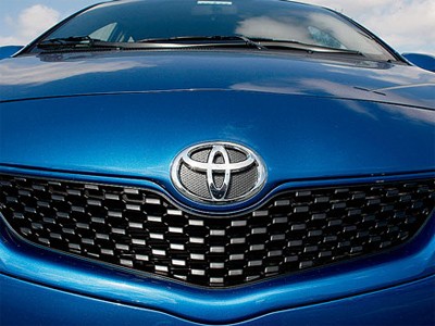 Toyota vrea să reducă preţul automobilelor cu 30% până în 2013