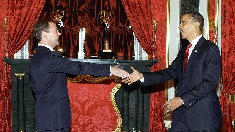 Summitul hamburgerilor Medvedev-Obama