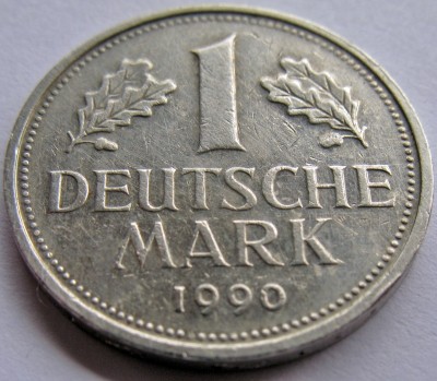 Nemţii doresc să revină la marca germană