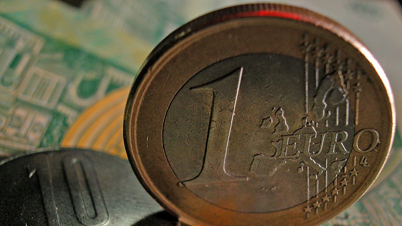 Cursul a revenit spre 4,39 lei/euro la închiderea zilei