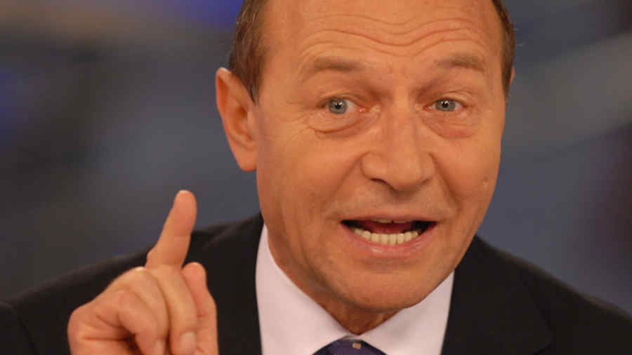 Băsescu taie bani de la educaţie şi sănătate şi dă la sinistraţi