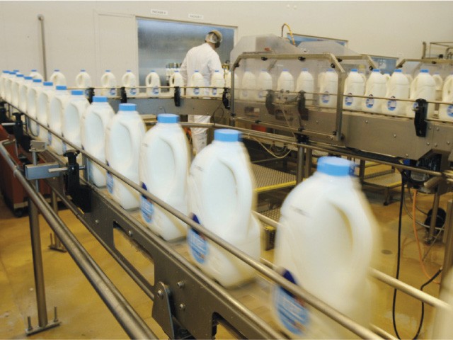 Zeci de tone de lapte otrăvit cu melamină în China