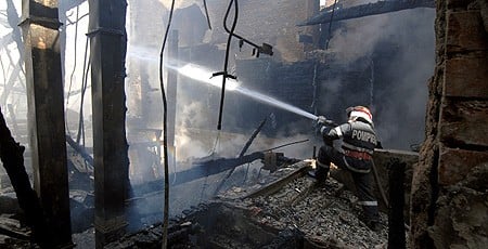 Depozitul Spitalului de boli infecţioase din Oradea a ars