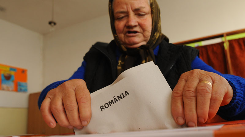 Sondaj IPP: 65% dintre votanţi l-ar demite pe Băsescu