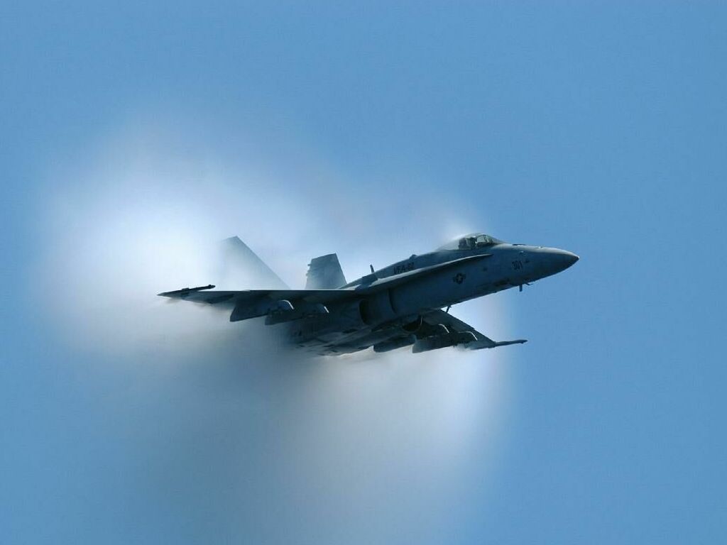 Un avion militar canadian s-a prăbuşit în timpul unui zbor de antrenament