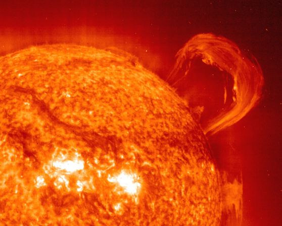 Explozia solară înăbuşă Pământul