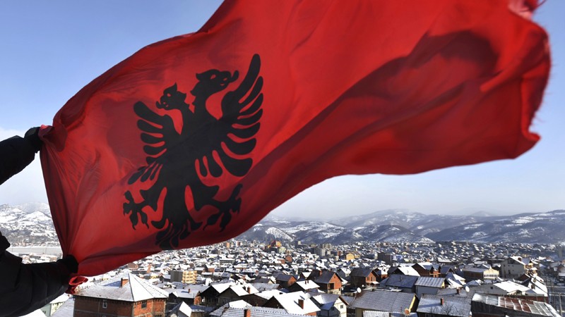 EUobserver: Nerecunoaşterea Kosovo, ambiţia personală a lui Traian Băsescu