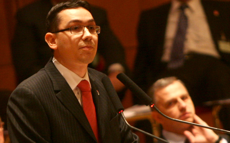 Ponta a cerut conducerii PSD să aleagă între el şi Geoană