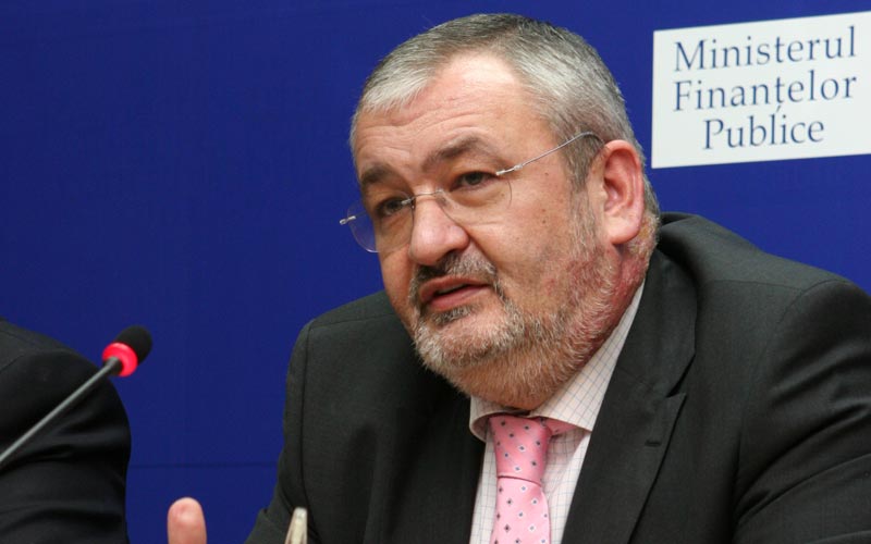 Ministrul Finanţelor câştigă bani din spălarea navelor militare