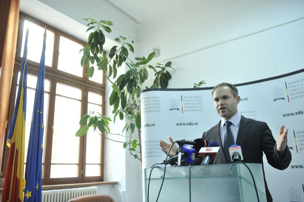 Redecorări de 7.000 de euro la Ministerul Educaţiei: mochetă şi pereţi albaştri