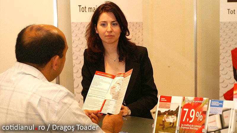 Băncile pot menţine dobânzile variabile doar dacă acceptă clientul