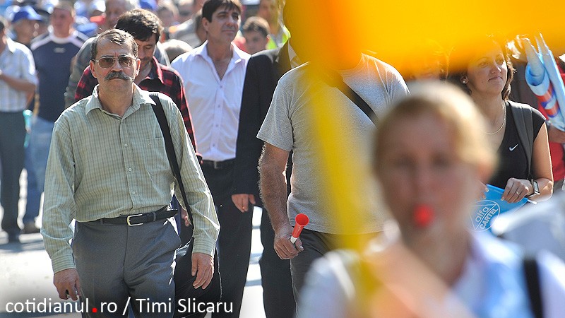 Cum vor creşte salariile bugetarilor în 2011