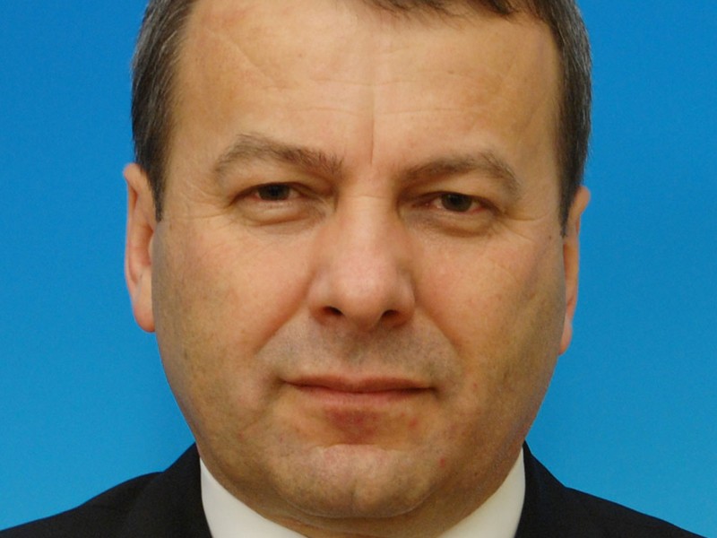 Ialomiţianu se gândeşte să scadă cota unică