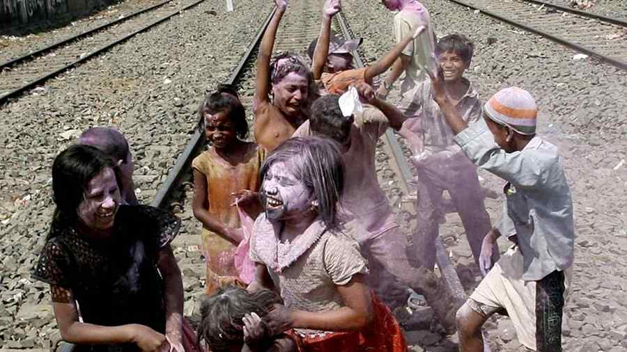 Inexplicabil cum se găsesc resurse pentru război