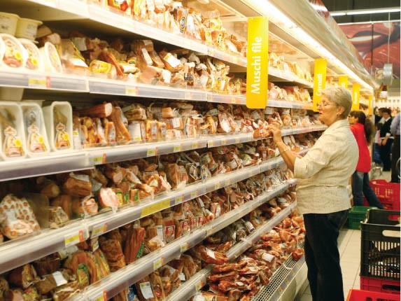 Retailerii, la masa Guvernului: Încă o porție de plafonare