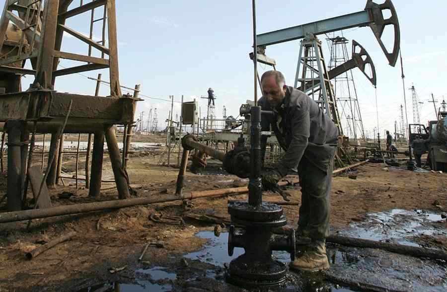 Război în justiţie cu miros de petrol