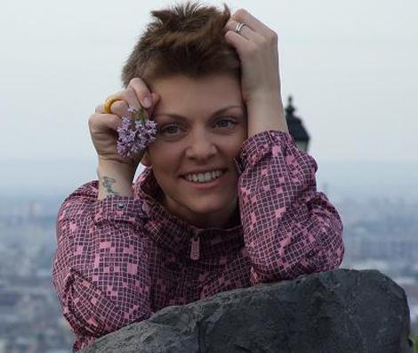 Dana Nălbaru lansează albumul „One Love” pe internet