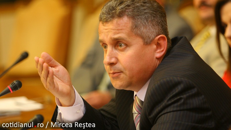 Deputaţii PDL sar la beregata miniştrilor UDMR