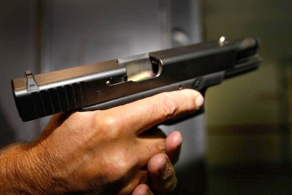 470 de arme şi peste 25.000 de cartuşe, confiscate de poliţie de la 1 ianuarie