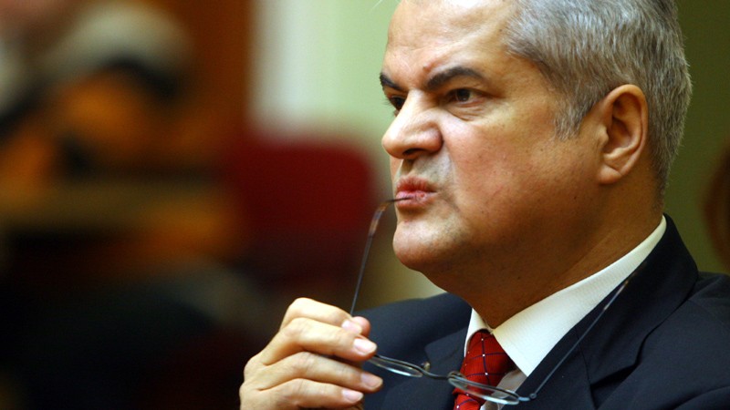 Adrian Năstase iese din cursă. Intră  Ponta